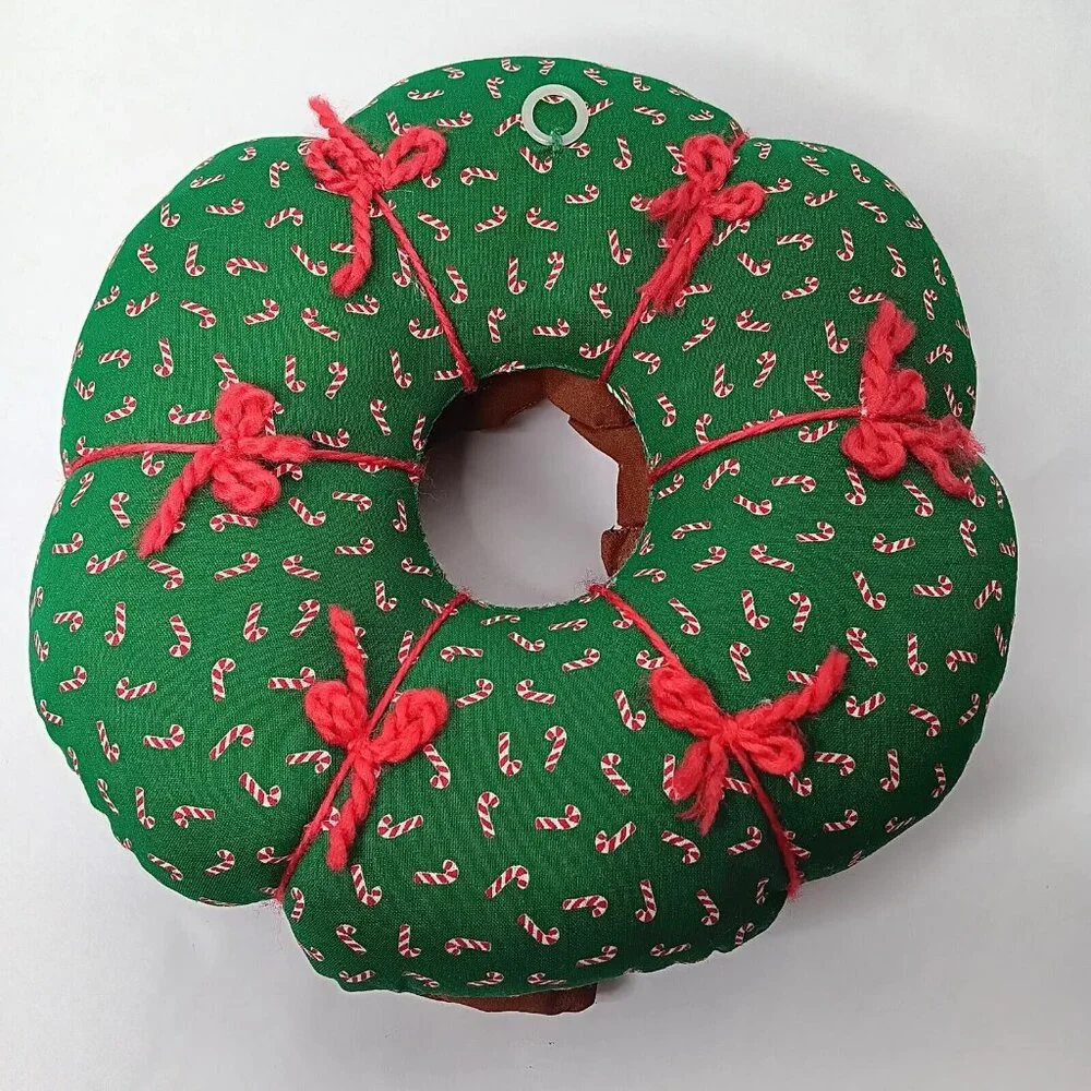 Vintage Handmade Christmas Teddy Bear Wreath Stuffed Green Fabric Hearts Love